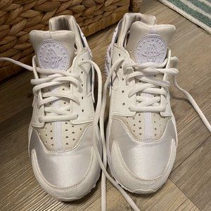 2016 Nike Women’s Air Huarache Run 'Triple White'